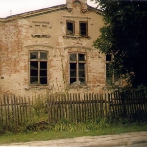 Pierwszy budynek szkoły z 1881 r. - ul. Staszica